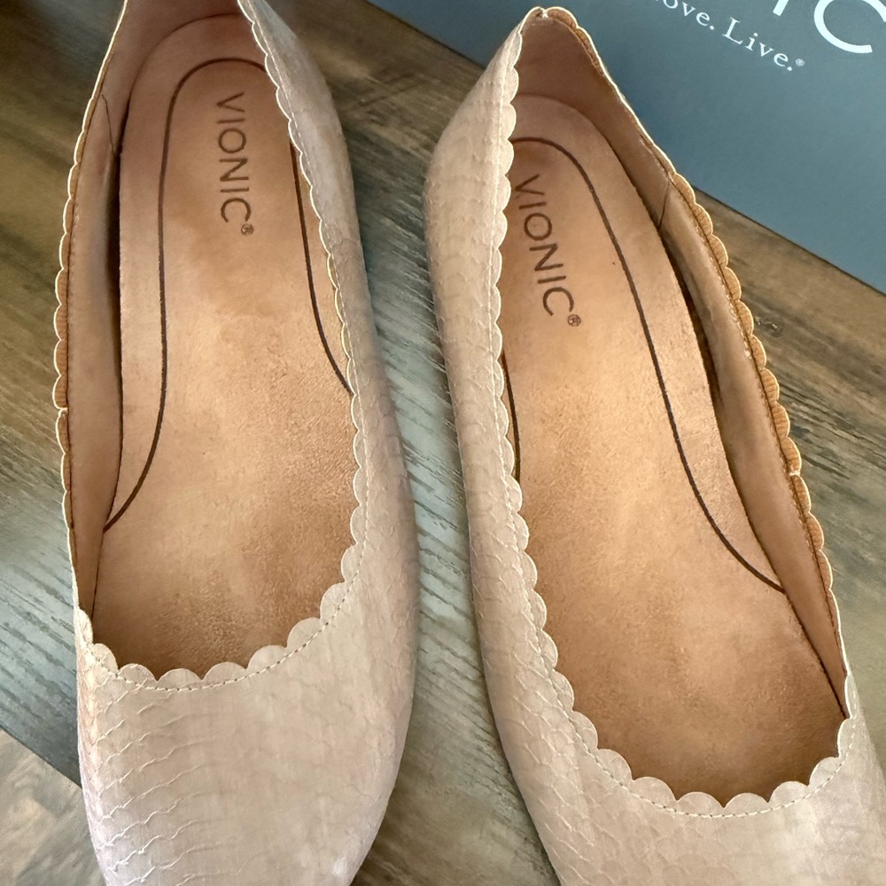 Vionic Women's Blush Scalloped Flats - Picture 2 of 4
